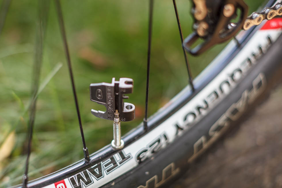 How To: Fit a Tubeless Tyre - Park Tool vs Hack Tool